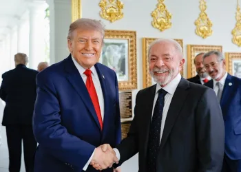 2. “EU GOSTO DO LULA”: TRUMP DIZ QUE NÃO GOVERNA O BRASIL, MAS LEVANTA QUESTIONAMENTOS SOBRE A VOTAÇÃO