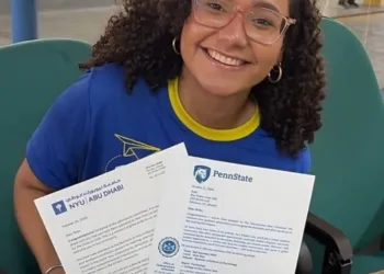 EMOCIONANTE! JOVEM DE 17 ANOS DA ESCOLA PÚBLICA USA DINHEIRO DO PÉ-DE-MEIA E CONQUISTA VAGA EM HARVARD E OUTRAS TRÊS UNIVERSIDADES INTERNACIONAIS!