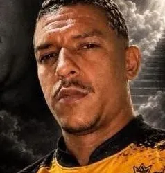 ( IMAGENS FORTES) GERENTE DO TERCEIRO COMANDO TEM CABEÇA ARRANCADA POR RIVAIS DO COMANDO VERMELHO NO RIO