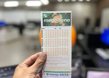 MEGA-SENA ACUMULA E PRÊMIO CHEGA A R$ 200 MILHÕES: SONHO DE FICAR MILIONÁRIO AGITA