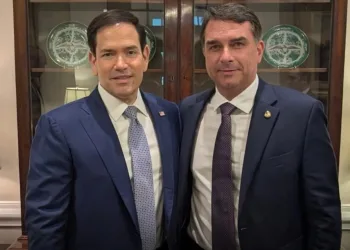 ALIADO DE TRUMP AFIRMA QUE MARCO RUBIO ARTICULOU VIAGEM DE FLÁVIO BOLSONARO AOS ESTADOS UNIDOS