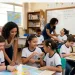 Contrato emergencial para apoio escolar a estudantes com deficiência e autismo no Rio de Janeiro.