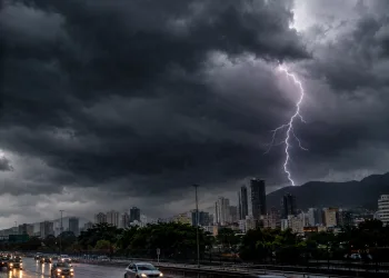 ALERTA DE TEMPESTADES ASSUSTA O BRASIL: INMET PREVÊ CHUVAS FORTES EM VÁRIAS REGIÕES DO PAÍS