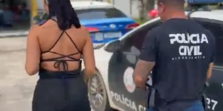 Falsa dentista em Magé é presa em flagrante.