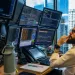 Mercado financeiro reage à vitória de Lula, com queda na Bolsa e alta do dólar.
