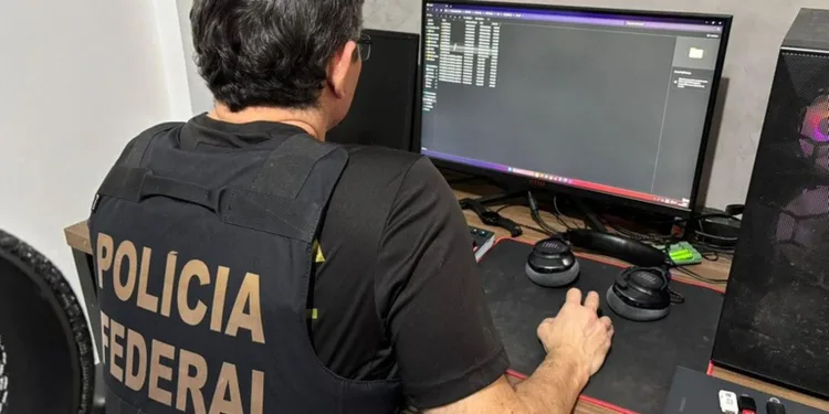 Operação Backbone contra o monopólio de internet no Rio de Janeiro.
