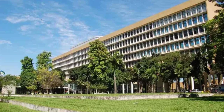 Polícia Federal investiga fraude em concurso da UFRJ.