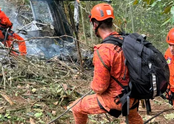 Queda de helicóptero na Vista Chinesa, na Floresta da Tijuca.