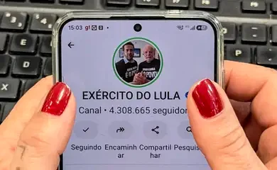 13/10/2026 - Canal do Whatsapp exército do Lula . Foto: Rafa Neddermeyer/Agência Brasil