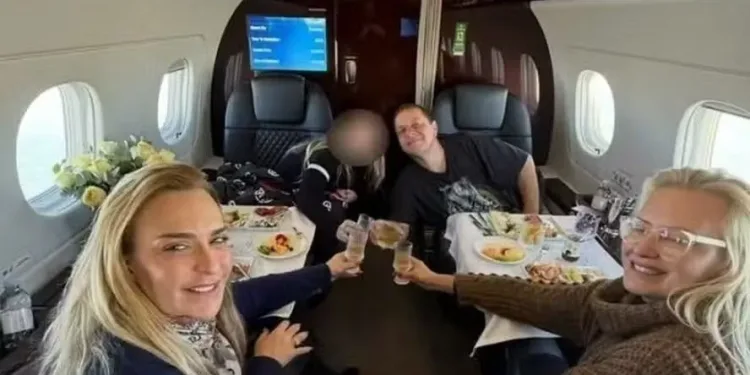 Lulinha e lobista Roberta Luchsinger em imagem de viagem.