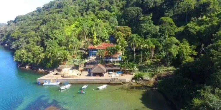 Disputa pela mansão na Ilha Comprida envolve Willer Tomaz e Richarlison.