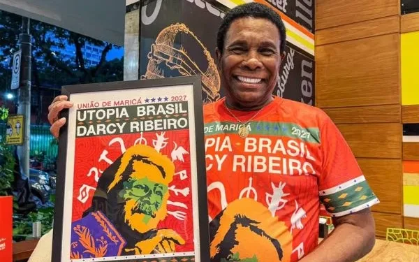 Neguinho na União de Maricá durante o desfile de Carnaval.