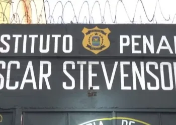 Desvio de alimentos em presídio de Benfica é investigado após prisão de diretora.