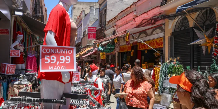 Comerciantes do Rio se preparam para as vendas de Natal.
