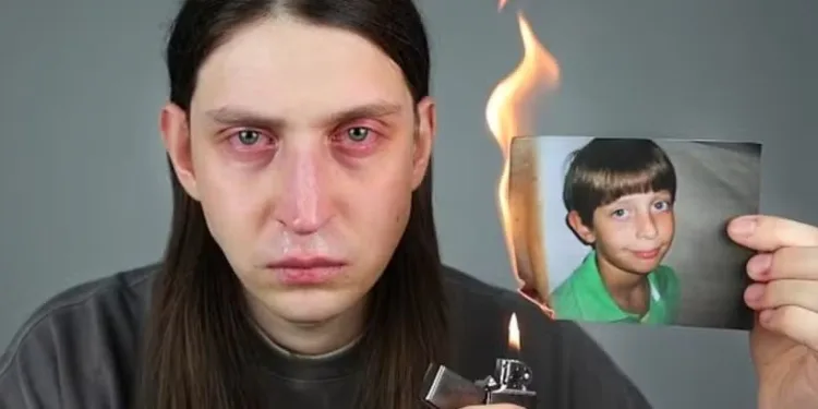 Felca fala sobre fobia social em vídeo publicado após meses afastado das redes.