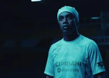 Ronaldinho no Ravenna antes da estreia pelo clube italiano.