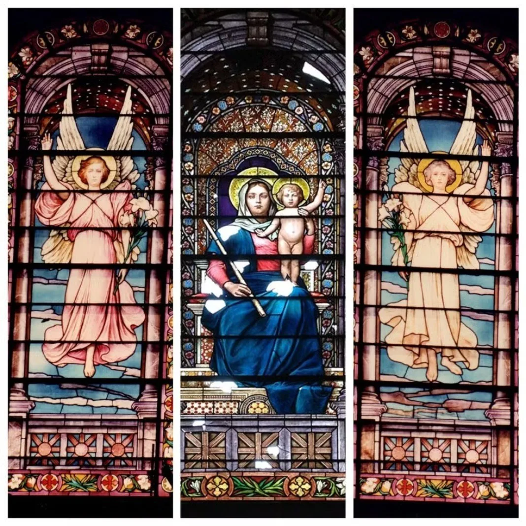 Vitrais da Igreja da Candelária antes do processo de restauro